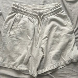 H& M fan shorts